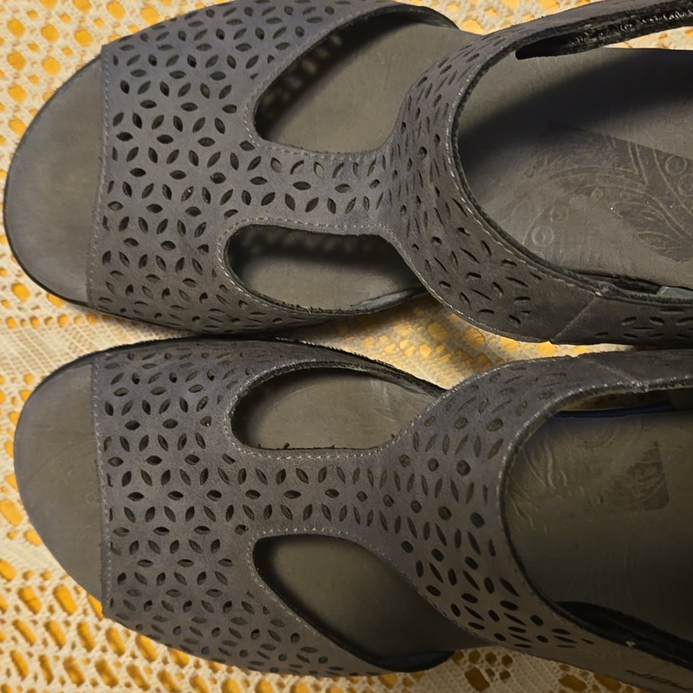 JBU by Jambu Chloe Gray Vegan Leather Memory Foam Laser Cut Wedge Sandals - Picture 10 of 10